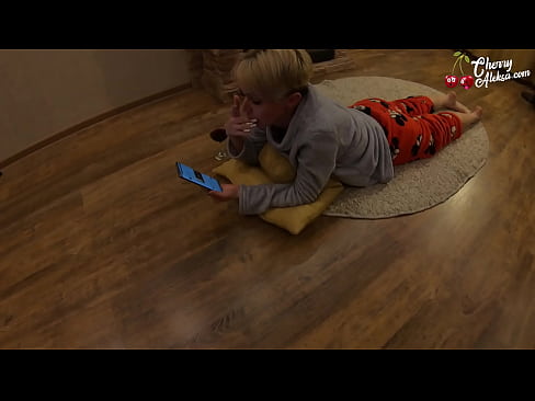 ❤️ Galna blondinen suger en enorm kuk och studsar på den - Analsex ❤️ Porno at sv.xlxxporno.ru ﹏