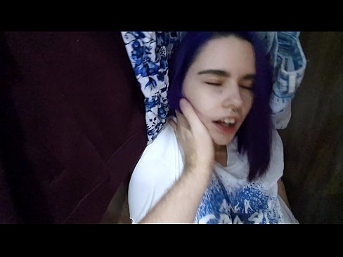 ❤️ Hittade min syster i garderoben och hjälpte henne att komma ❤️ Porno at sv.xlxxporno.ru ﹏