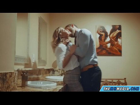 ❤️ När en bystig blondin förför dig på en offentlig toalett ❤️ Porno at sv.xlxxporno.ru ﹏